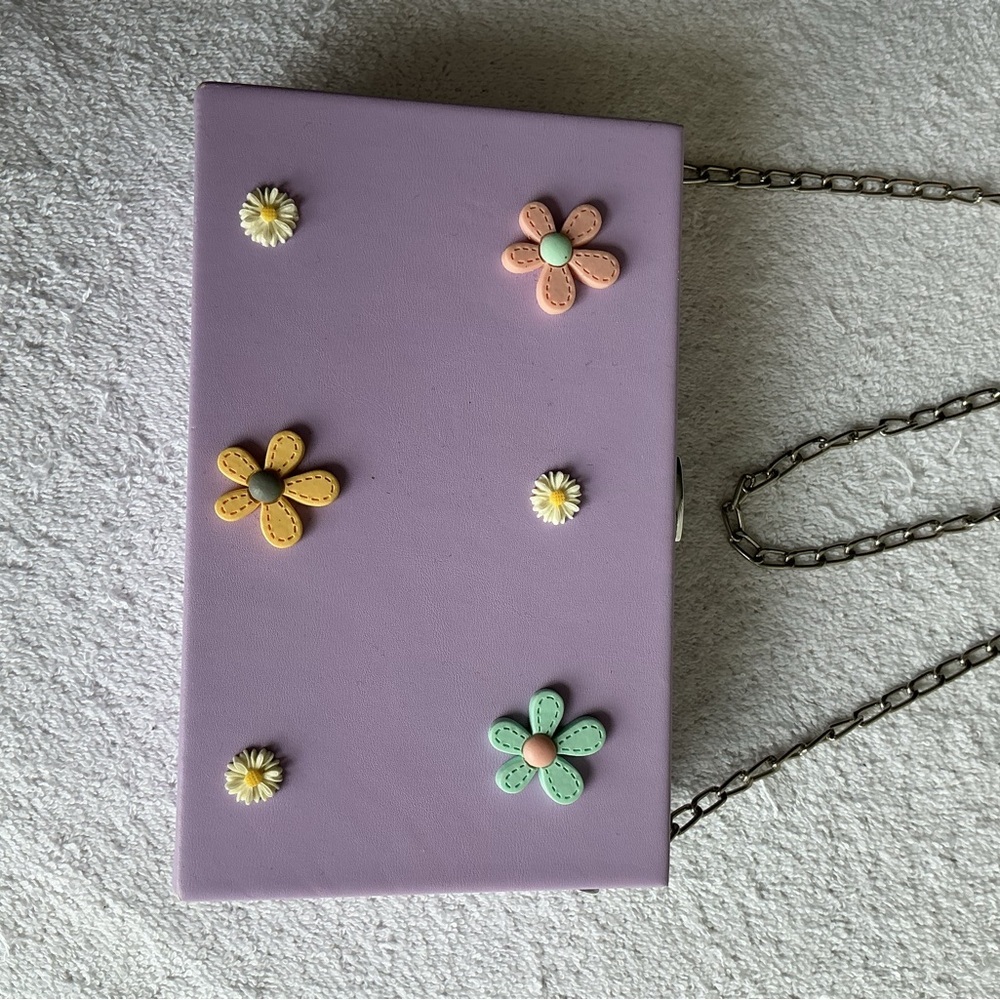 Elegant Floral Lavender Clutch - Picture 4 of 12